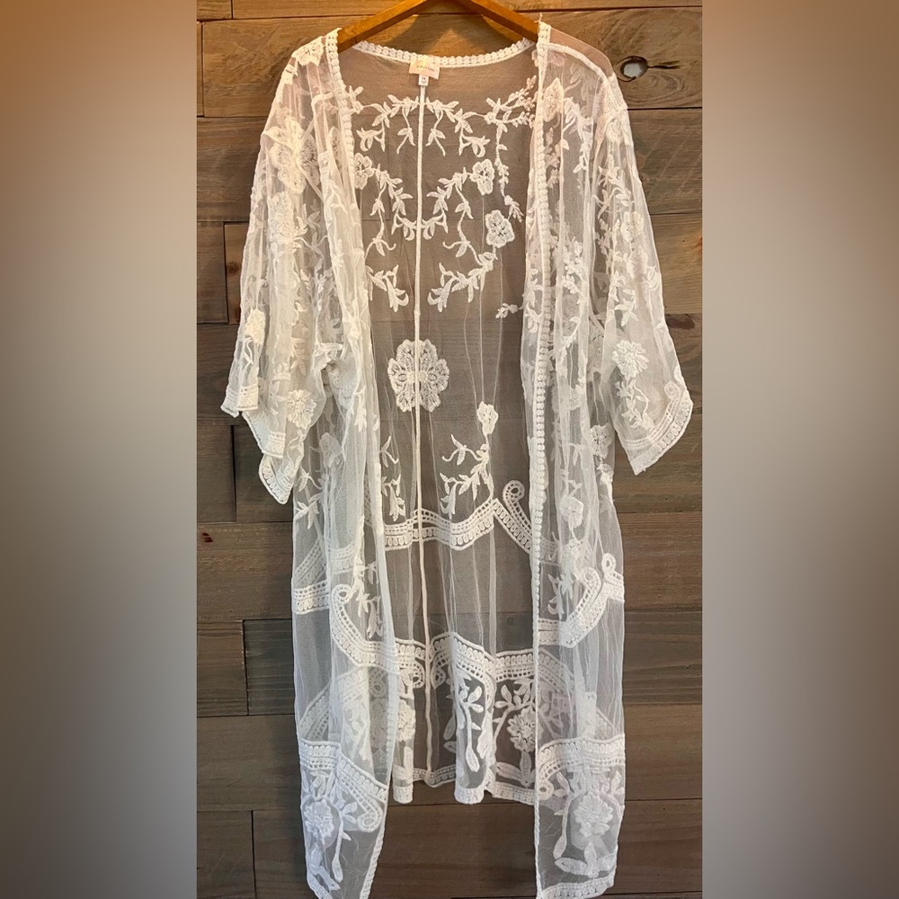 WHITE LACE KIMONO SIZE 16